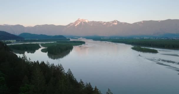 Αεροφωτογραφία Της Κοιλάδας Του Ποταμού Fraser Και Ορεινό Τοπίο Στη — Αρχείο Βίντεο