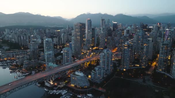Вражаючий Вигляд Повітря Центр Ванкувера Сутінках Міст Ґренвіль Фальс Крік — стокове відео