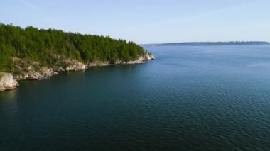 Deniz feneri parkındaki kıyı şeridinin hava görüntüsü Batı Vancouver, British Columbia, Kanada. 