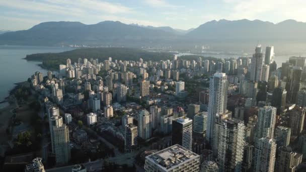 밴쿠버 다운타운 스탠리 크릭과 브리티시 컬럼비아 캐나다 새벽에 빌딩의 — 비디오