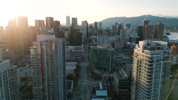 Vancouver British Columbia Kanada Şehir Merkezindeki Gökdelenlerin Günbatımında Hava Görüntüsü — Stok video