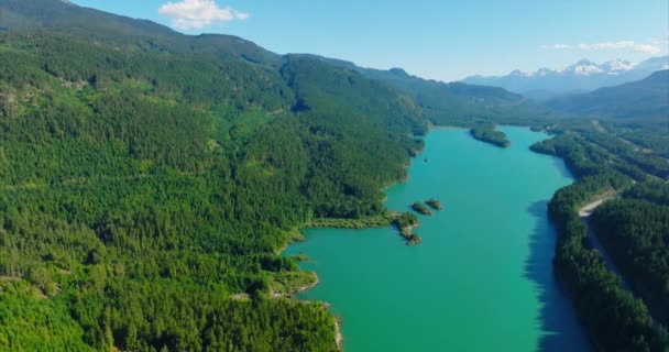 在阳光灿烂的夏日 空中俯瞰黛西湖景 在加拿大不列颠哥伦比亚省温哥华北部的惠斯勒和斯卡拉米什之间拍摄 — 图库视频影像