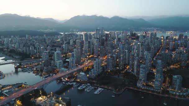 Ohromující Letecký Výhled Centrum Vancouveru Soumraku Granvillský Most False Creek — Stock video