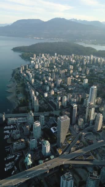 Vertikální Video Letecký Pohled Mrakodrapy Centru Vancouveru Stanley Parku False — Stock video