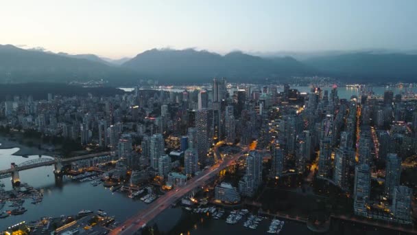 黄昏时分 在温哥华市中心 格兰维尔桥和法尔斯溪 令人惊叹的空中景观 加拿大不列颠哥伦比亚省 — 图库视频影像