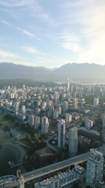 Vídeo Vertical Vista Aérea Dos Arranha Céus Centro Vancouver Parque — Vídeo de Stock