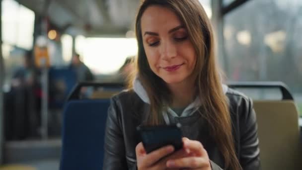Public Transport Woman Tram Using Smartphone Chatting Texting Friends City — Vídeo de stock