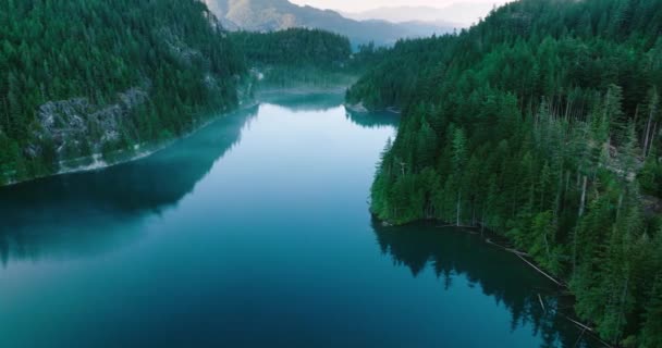 Luftaufnahme Des Elbow Lake Und Der Berglandschaft Frühling Östlich Von — Stockvideo