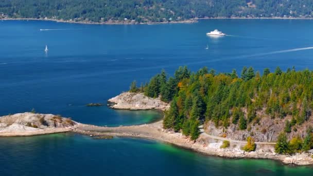 温哥华西部马蹄湾海空高速公路的空中景观 位于加拿大不列颠哥伦比亚省温哥华和斯卡拉米什之间 — 图库视频影像