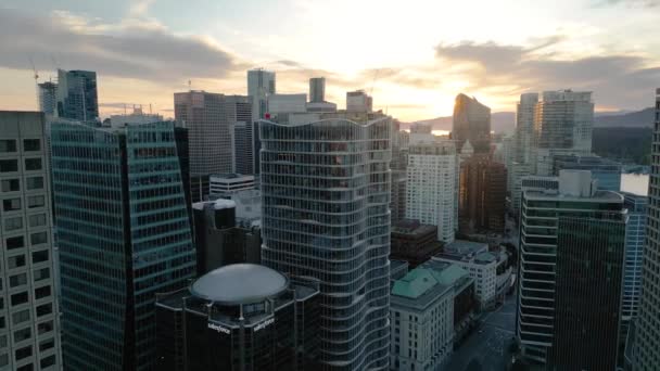 加拿大温哥华 2023年5月10日 位于加拿大不列颠哥伦比亚省温哥华市中心的摩天大楼的空中景观 — 图库视频影像