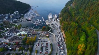 Horseshoe Bay, kasaba ve doğa, Batı Vancouver 'daki Sea View to Sky Highway. Squamish ve Vancouver arasında, British Columbia, Kanada.