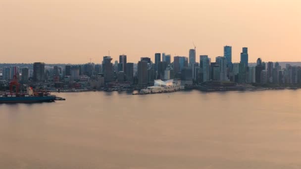 Flygfoto Över Port Vancouver Centrum Bakgrunden Vid Solnedgången British Columbia — Stockvideo