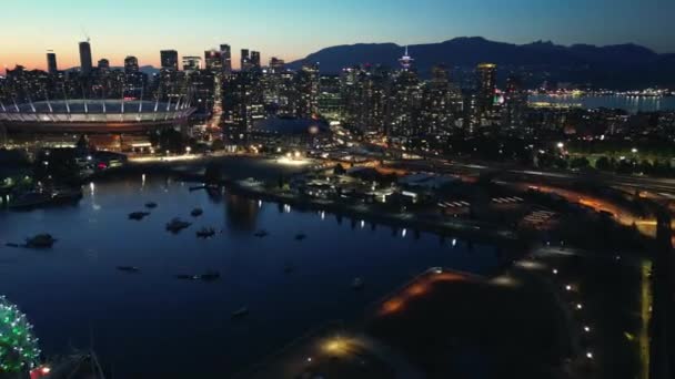 夜のバンクーバーのダウンタウン 高層ビル サイエンスワールド Bcプレイスで素晴らしい空中重複 ブリティッシュコロンビア カナダ — ストック動画