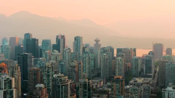 Légi Felvétel Felhőkarcolókról Vancouver Belvárosában Brit Kolumbiában Kanadában Hajnalban Erős — Stock videók