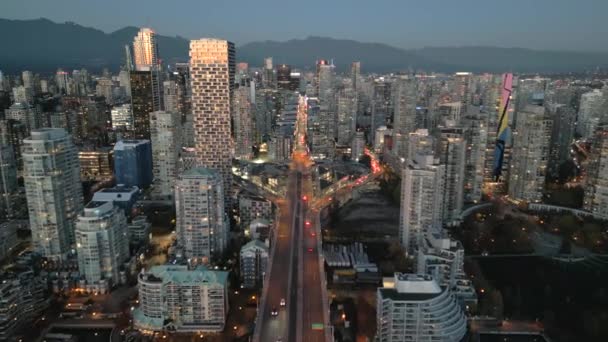 Akşam Karanlığında Vancouver Şehir Merkezindeki Çarpıcı Hava Manzarası British Columbia — Stok video