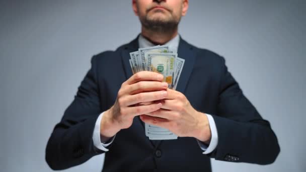 Pria Berpakaian Resmi Termasuk Tagihan Dolar Close Konsep Investasi Keberhasilan — Stok Video