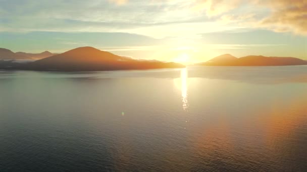 Αεροφωτογραφία Του Θαλάσσιου Τοπίου Βόρεια Του Βανκούβερ Στο Όμορφο Ηλιοβασίλεμα — Αρχείο Βίντεο