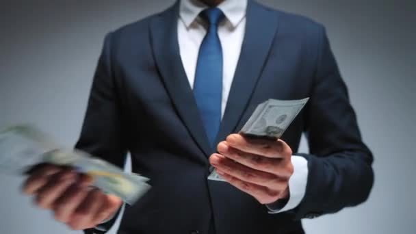 Homem Vestido Formalmente Contando Notas Dólar Americano Close Conceito Investimento — Vídeo de Stock