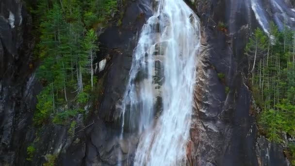 Vista Aérea Shannon Falls Agua Corriendo Por Cañón Situado Squamish — Vídeo de stock