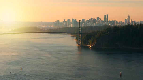 새벽에 라이온스 게이트 브리지와 스탠리 파크를 공중에서 수있다 밴쿠버 배경입니다 — 비디오