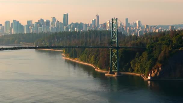 Lions Gate Bridge Stanley Park Légi Kilátása Hajnalban Vancouver Belvárosa — Stock videók