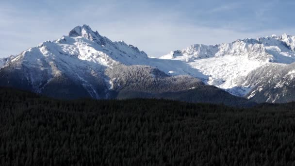 Widok Lotu Ptaka Śnieżne Góry Lodowcami Pobliżu Squamish Kolumbii Brytyjskiej — Wideo stockowe