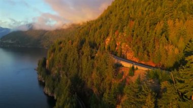 Deniz manzaralı Sky Highway, Howe Sound ve fiyortlu. Squamish ve Vancouver arasında, British Columbia, Kanada.