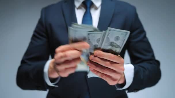 Formálně Oblečený Muž Počítající Dolarové Bankovky Detailní Záběr Koncept Investic Videoklip