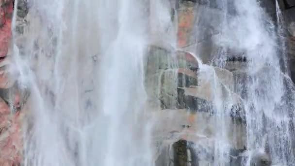 シャノンフォールズの空中観測 キャニオンを押し下げる水 カナダ ブリティッシュコロンビア州バンクーバーの北にあるスクワミッシュ ロイヤリティフリーのストック動画