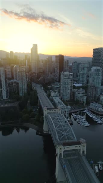 Letecký Pohled Mrakodrapy Centru Vancouveru Granvillský Most False Creek Přístav Royalty Free Stock Video