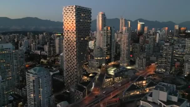 도로에 빌딩과 교통에 밴쿠버 시내의 브리티시컬럼비아 캐나다 스피드 — 비디오