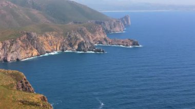 Güzel sahil manzaralı. Güney Sardunya, İtalya. İnsansız hava aracı görüntüleri