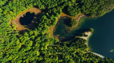 Lucille Gölü 'nün dağlardaki hava manzarası, Whistler yakınlarında. Güzel Kanada doğası. British Columbia, Kanada