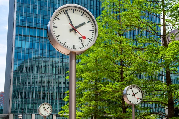 Общественные Часы Площади Кэнэри Уорф Лондон Англия — стоковое фото