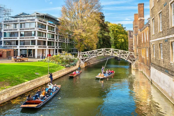 Cambridge England Oktober 2022 Mensen Die Rivier Cam Slaan Onder — Stockfoto