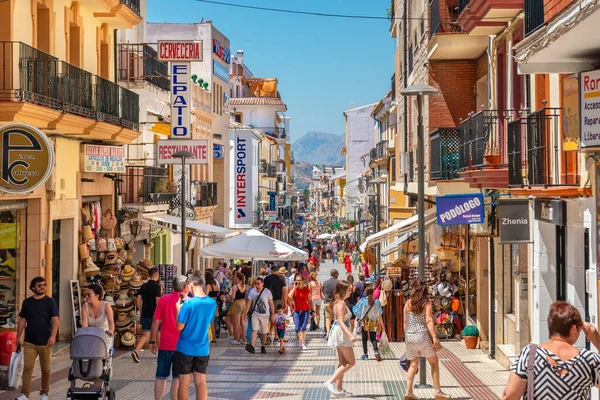 西班牙安达卢西亚 2019年7月17日 古城中心繁忙的卡雷拉 埃斯皮内尔行人街 — 图库照片