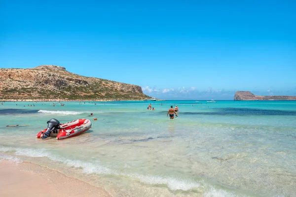 Balos Crete Greece July 2021 Holidaymakers Swimming Picturesque Balos Beach — Stock Photo, Image