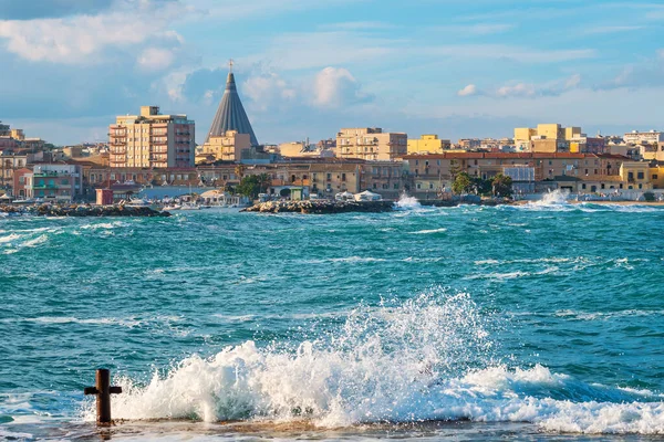 Vista Panorâmica Mar Tempestuoso Cidade Siracusa Sicília Itália — Fotografia de Stock