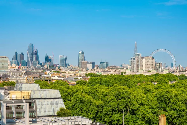 Parkın Yeşilliği Üzerinden Londra Skyline Bakın Londra Ngiltere — Stok fotoğraf