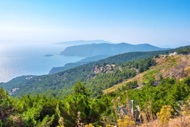 Rodos adasının Akdeniz manzarası. Yunanistan