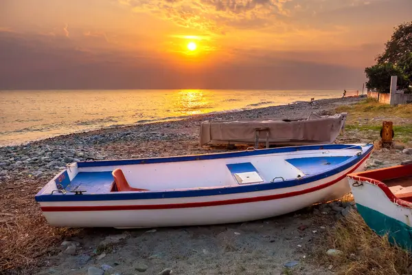 Rising Sun Illuminates Boats Shores Aegean Sea Platamonas Pieria Greece — Stock Photo, Image