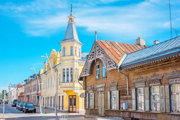 Rakvere의 오래된 마을에서 Pikk 거리를 내려다보고보기 에스토니아 로열티 프리 스톡 이미지
