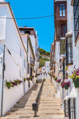 Mijas Pueblo 'nun yamaçtaki köyünde. Endülüs, İspanya