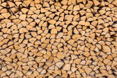 Soğuk hava için odun yığını