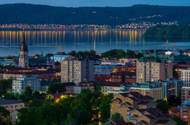 Jonkoping, Alacakaranlık 'taki Vattern Gölü' nün güney kıyısındaki kasaba. Küçük, İsveçli