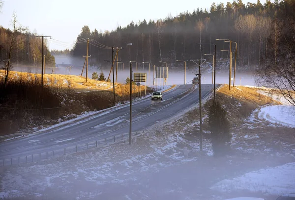 Landstraße Nebel Und Sonnenstrahlen Auf Dem Feld — Stockfoto