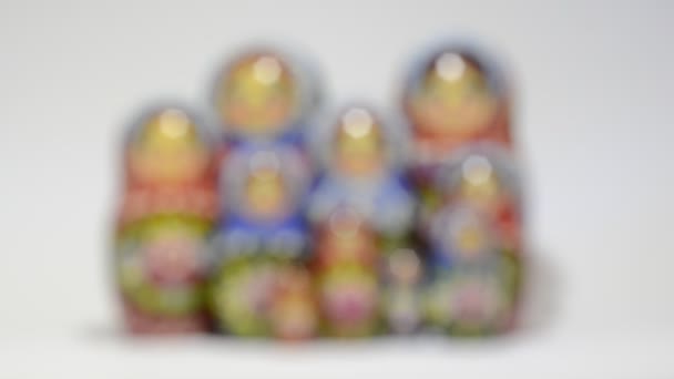 白色背景的十个俄罗斯传统马特里奥什卡娃娃 — 图库视频影像