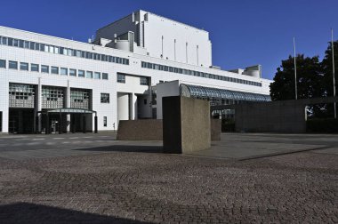 Yazın Helsinki 'de ulusal opera binası