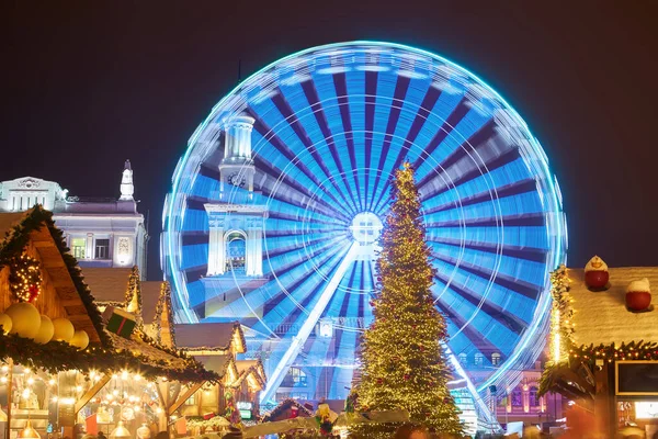 Mercado Navidad Con Árbol Año Nuevo Kiev Ucrania Noria Decoración — Foto de Stock