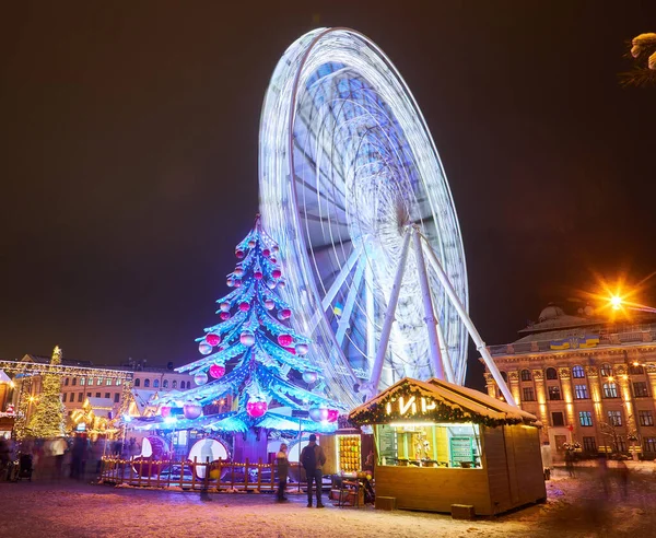 Киев Украина Январь 2022 Красивая Украшенная Елка Подготовка Рождественским Праздникам — стоковое фото